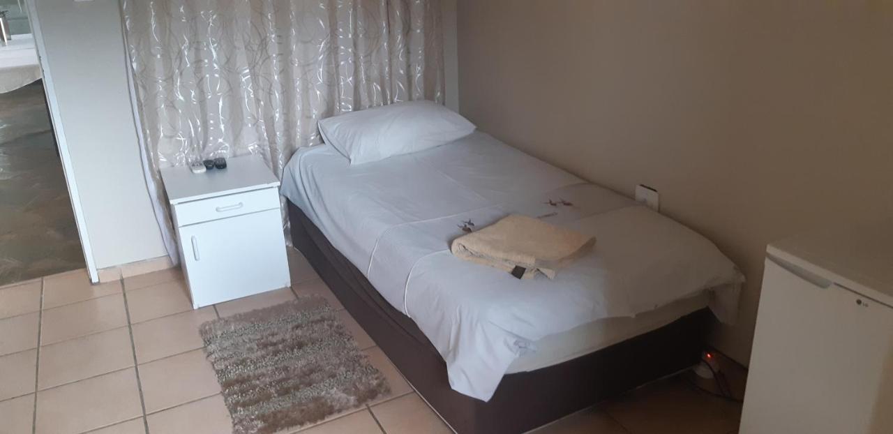 African Sky Guesthouse Windhoek Esterno foto